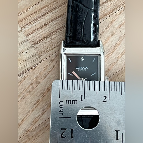 OMAX Ladies Watch Black Leather Strap Black Dial Stainless Case Crystal - Picture 10 of 11